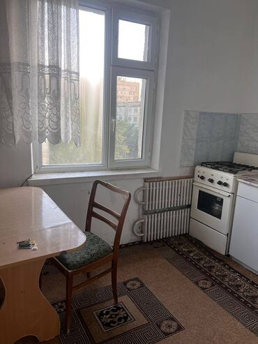 рядом с аламединским рынком: 1 комната, 34 м², 105 серия, 5 этаж, Старый ремонт