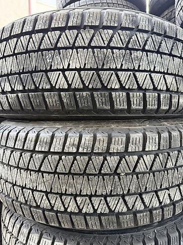 шины зимние 225 60 r17: 225/60/17 4 шт комплект в идеальном состоянии фирма Bridgestone год — 2