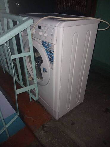 помпа для стиральной машины: Стиральная машина Indesit, Б/у, Автомат, До 5 кг, Полноразмерная
