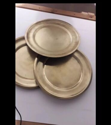 Посуда: Супницачашки,вилки,ножи,Шейер,чайник чугун,молочница,и.т.далее — 4