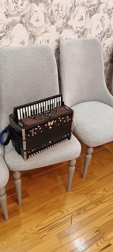 kohnə xalca satisi: Məhsul: Klavişli akkordeon (piano-klaviatura) Təsvir: - Klassik piano — 2