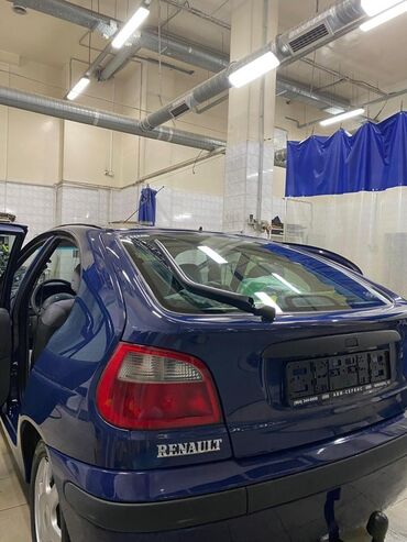 авто с российским номером: Renault Megane: 2002 г., 1.4 л, Механика, Бензин, Хэтчбэк