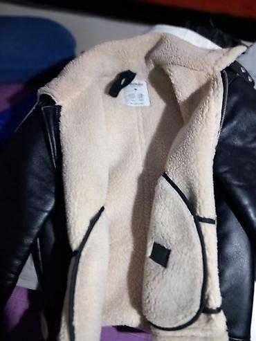 Zimske jakne: Ženska biker jakna sa postavom od veštačkog krzna (shearling stil) - — 2