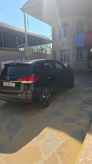 tek oturacaqlar: Kia Carens – 7 yerlik ailəvi miniven Xüsusiyyətlər: - Korpus — 5