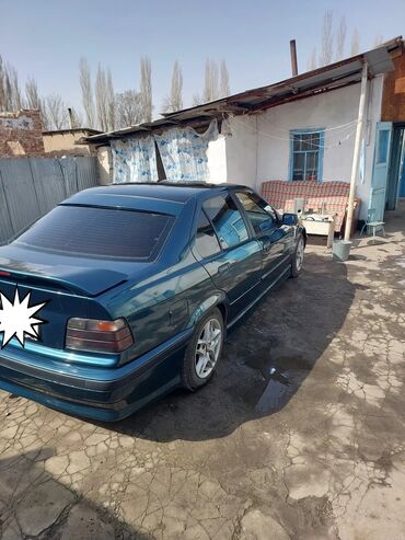 ниссан serena: Автомобиль BMW E36 в кузове седан, окрашенный в темно-зеленый цвет