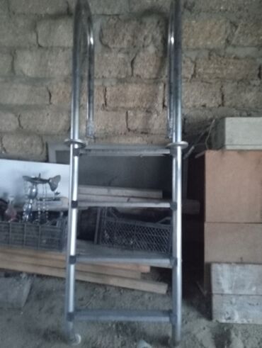 giris qapi: Paslanmayan poladdan hovuz nərdivanı - Material: paslanmayan polad