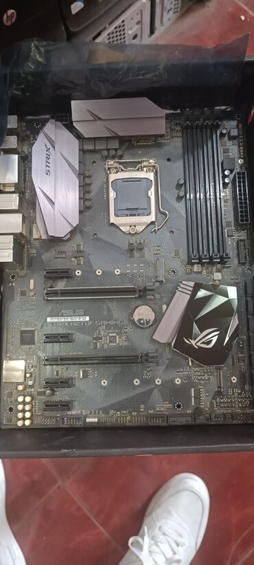 kamputur: Материнская плата Asus STRİX, Б/у