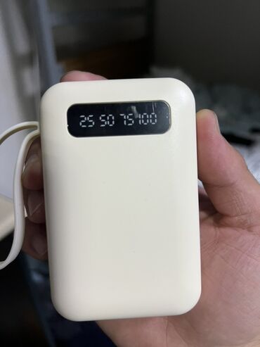 наушник телефон: Универсальный power bank с дисплеем и встроенными кабелями - Емкость