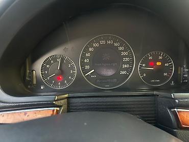 cls 63 amg: Mercedes-Benz E-Class: 2.2 l | 2002 il Sedan — 9