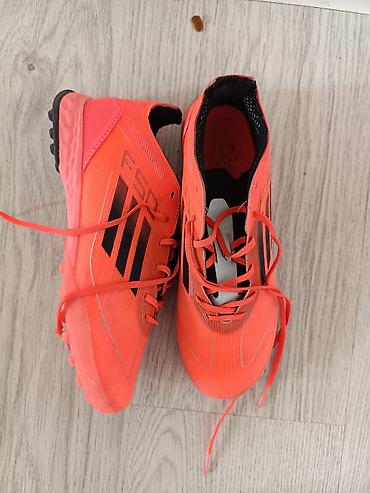 мото ролик: Футбольные бутсы/сороконожки adidas F50 (коллекция с логотипом “F50”) — 3