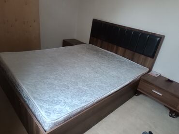 2 спальная кровать: İkinəfərlik çarpayı, 2 tumba