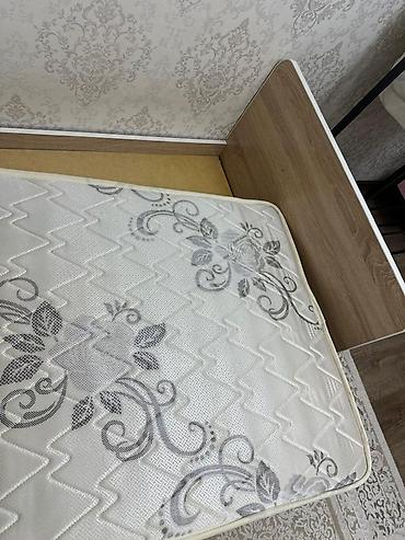 bunk bed: Односпальная кровать с выдвижными ящиками и матрасом. - Размер — 4