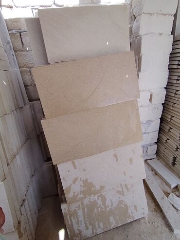 Dekorativ daşlar: Hər qiymete təbii aglay daşlar 3 Azn den başlayan qiymətlərlə Təbii — 5