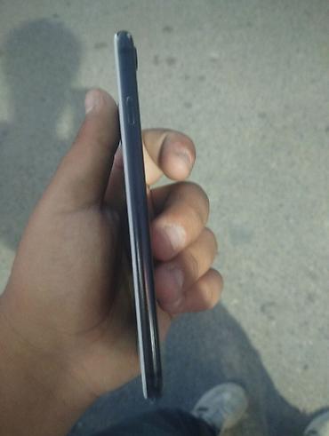 ipone 7 plata: IPhone 7, Jet Black, Barmaq izi — 2