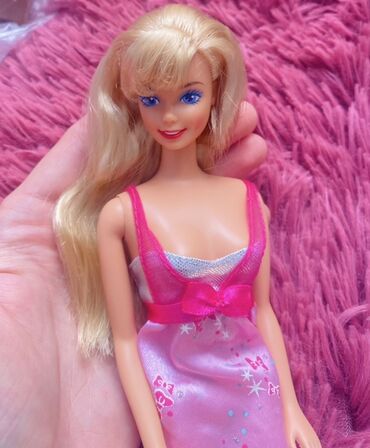 жёлтый домик: Продам красивую оригинальную куклу Barbie 90-x