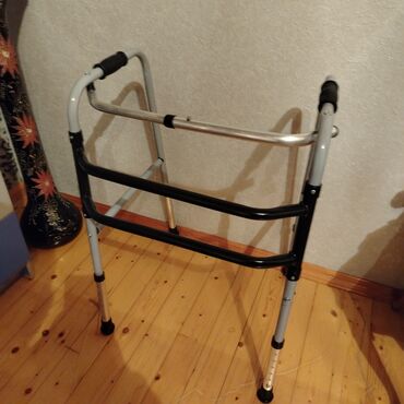 zig yolunda evler: Gəzinti üçün yüngül metal gəzmə çərçivəsi (walker). - Material