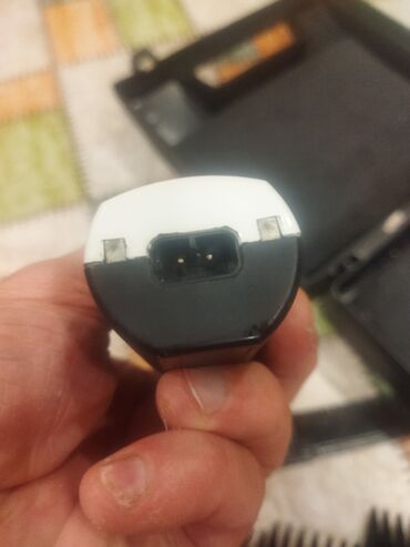 Mašinice za šišanje: Masinica Wall na baterije dobra sa dodacima

Mirjevo — 7