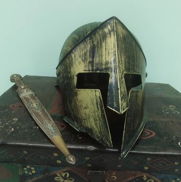 Milli geyimlər: Milli, ziyafət, karnaval və hərbi geyimlərin kirayəsi və satışı. Hər — 9