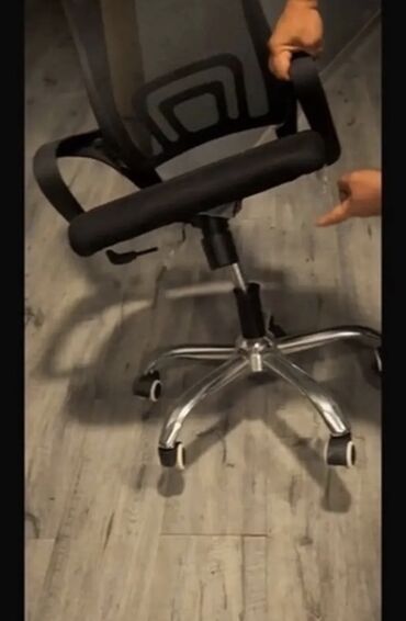 tek dolablar: С колесиками, Рукояти регулируются