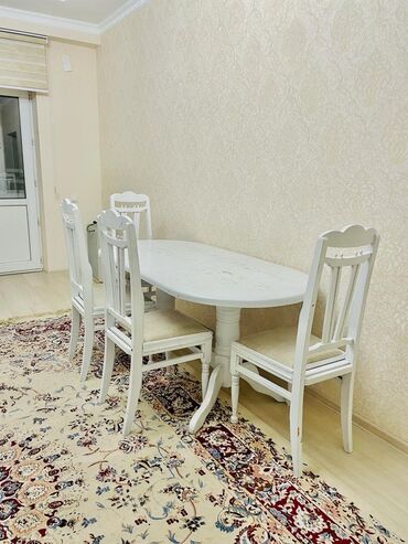 винтажная мебель: Комплект стол и стулья Для зала, Б/у