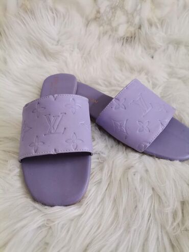 Papuče: Papuce 1.700
Kompleti 2.900 — 10