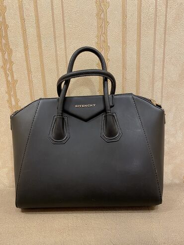 brend çanta: Qadınlar üçün çox gözəl və zövqlü çanta.Givenchy