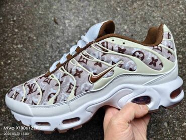 bele patike za odelo: Trainers, size - 46