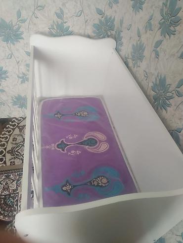 komod üçün döşəkcə: Oğlan və qız üçün, İşlənmiş, Dördbucaq, Beşik, Matras ilə, Yellənmə mexanizmsiz — 1