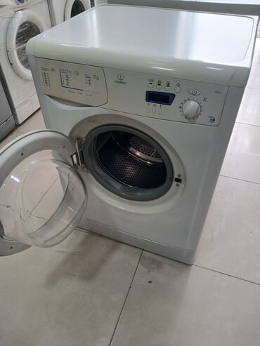 Paltaryuyan maşınlar: Paltaryuyan maşın Indesit, 6 kq, İşlənmiş, Avtomat, Qurutma var, Kredit yoxdur, Ünvandan götürmə, Pulsuz çatdırılma, Ödənişli çatdırılma
