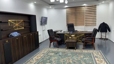 tek kravatlar: Ofis mebeli dəsti, iş sahələrini təchiz etmək üçün nəzərdə