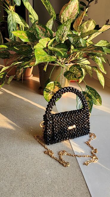 сумки ручной работы: Шикарная чёрная сумка из хрустальных бусин. Которая подчеркнёт