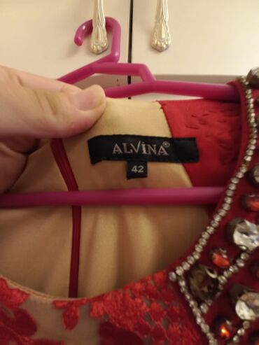 Ziyafət donları: Nişan Paltarıdı 4 aydı alınıb 338 manata ama 130 manata satılır. 1 — 6