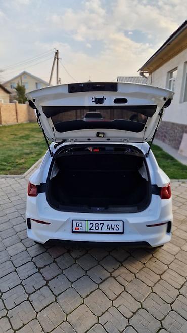 byd e9 1: BYD E2: 2021 г., Электромобиль, Хэтчбэк — 5