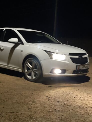 продаю машину требуется ремонт двигателя: Chevrolet Cruze: 2011 г., 1.8 л, Механика, Бензин, Седан