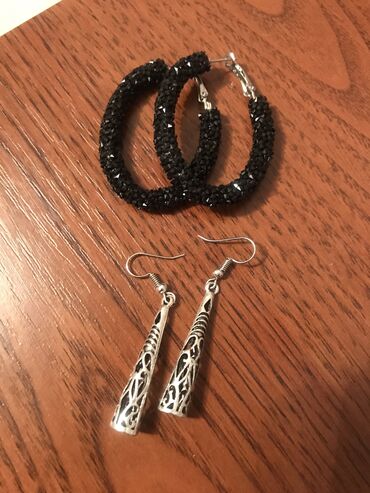 серьги и ожерелье из бисера: Продаю новые Красивые серьги: овальные из черного бисера, 5 см и