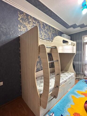 отдам кровать: Балдар үчүн эки ярустуу, Колдонулган, ЛДСП, түсү - Саргыч боз
