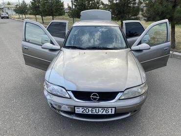 şevralit curuz: Opel Vectra: 1.8 l | 1999 il | 177700 km Sedan
