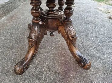 Stilski klub stolovi: Stocic u odlicnom stanju Duzina 117cm Sirina 87cm Visina57cm — 5