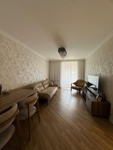 срочно продам квартиру: Bakı, Yasamal, 2 otaqlı, Köhnə tikili, m. Elmlər Akademiyası, 53 kv. m