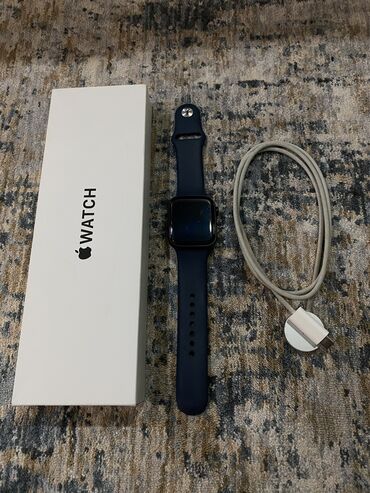 комплект набор: Продаю Apple Watch SE 2 44 ММ Покупали в Америке часы в хорошем