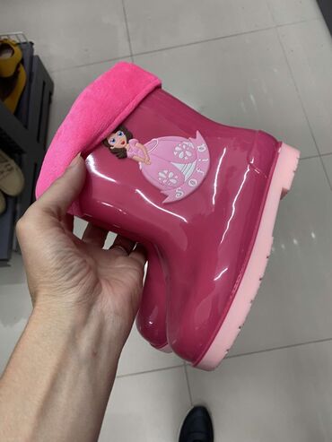 Gumene čizme: Gumene čizme, Veličina - 19 na lalafo.rs — 9 Gumene čizme: Gumene čizme, Veličina - 19 — 9