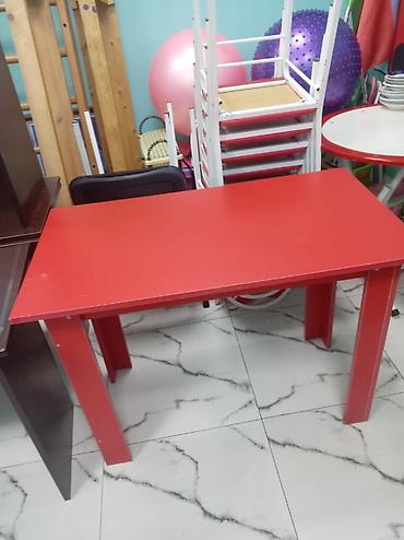 komputer setup: Kompüter masası, İşlənmiş, Açılmayan, Laminat, Dördbucaq masa — 1