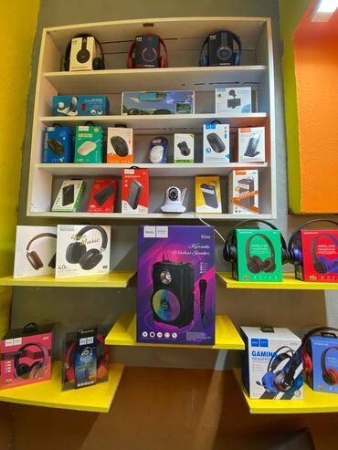 Mağazalar: İçəri şəhər metrosuna yaxın Torqovuya yaxın əşyali təmirli 1 otağlı — 14