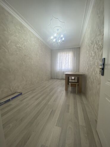 Köhnə tikili: 2 otaqlı mənzil – zövqlü dizaynla - Geniş zal: dekorativ panellər — 11