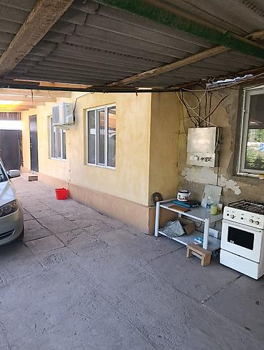 бытовка цена: Продаётся частный дом с большим двором и навесом. - Просторный крытый — 3