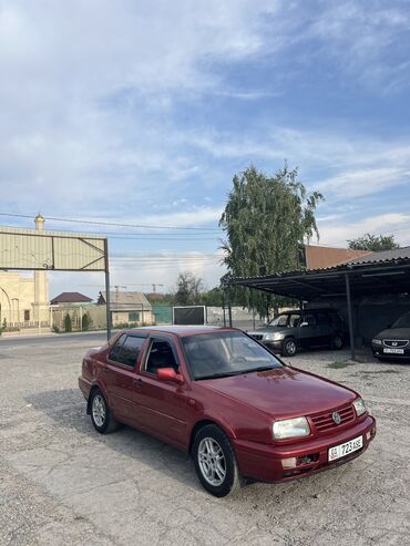 деловые автомобили: Volkswagen Vento: 1992 г., 1.8 л, Механика, Бензин, Седан