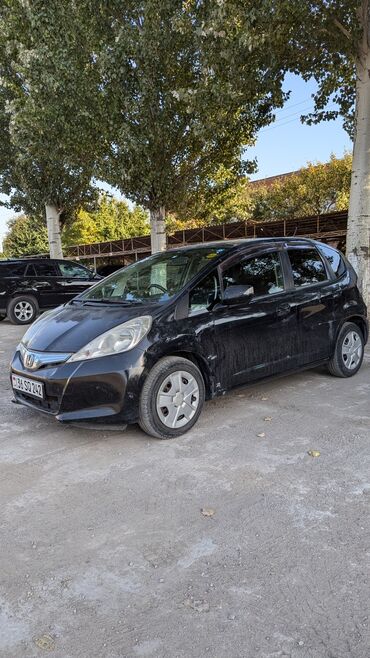 кузов 2105: Honda Fit: 2011 г., 1.3 л, Вариатор, Гибрид, Хэтчбэк