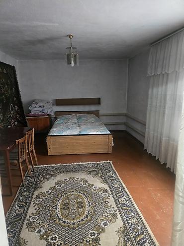 Продажа коттеджей и домов: Продаётся дом с большим двором и крытым навесом.По факту 13 соток .3 — 5