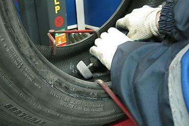 Шиномонтаж: Мобильный шиномонтаж и ремонт дисков на выезде - Профессиональный — 11