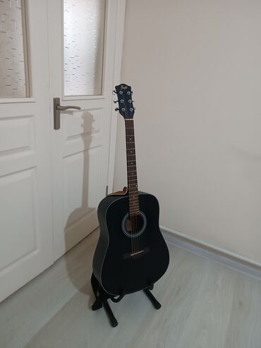 вокальный микрофон: Срочно продается акустическая гитара 41 размер в идеальном состоянии